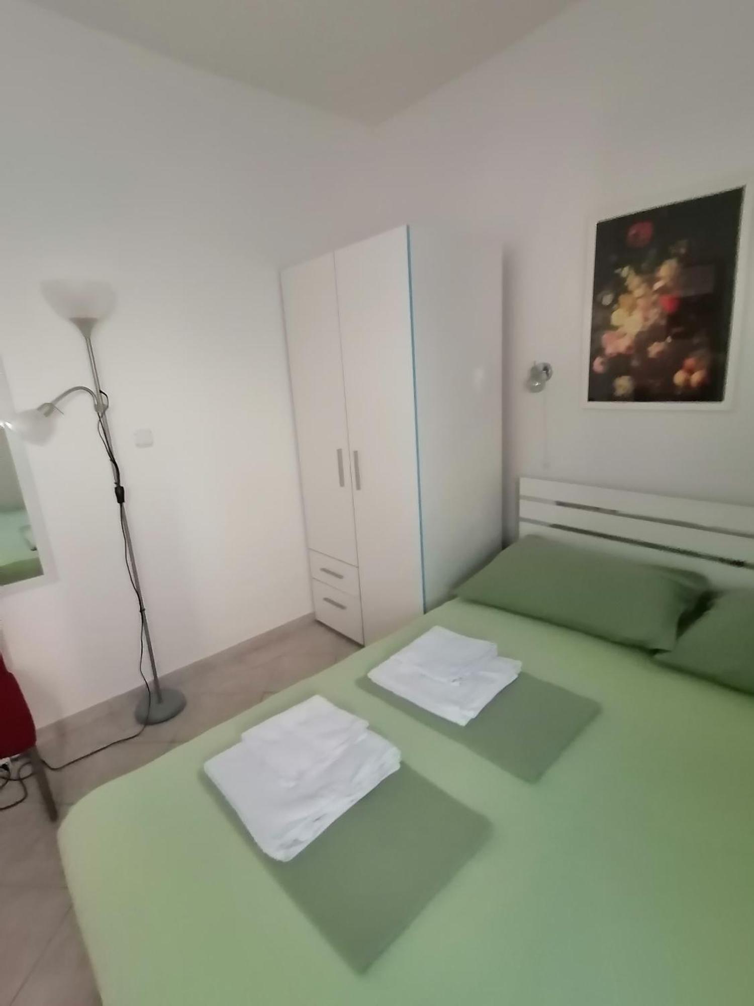 Apartments For Families With Children Lopar, Rab - 5024 Bilik gambar